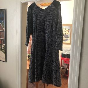 Old Navy B&W Long Sleeved Dress